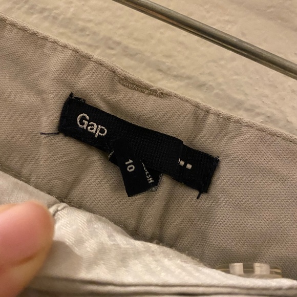 GAP Khaki Skirt - Picture 2 of 4